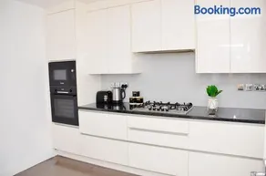 29EW Dreams Unlimited Serviced Accommodation- Staines - Heathrow - Image 3