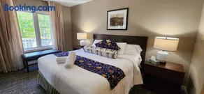King Bed, Balcony, Pool, Hot Tub, Sauna - Image 2