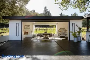Private Vineyard Stay in Napa Valley - Image 1