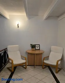 Affordable & cosy, close to train station, CBD & Airport - Image 5