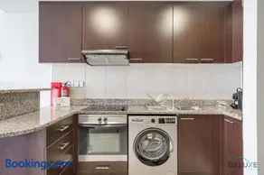 Sunny Studio at Sky Gardens DIFC by Deluxe Holiday Homes - Image 4