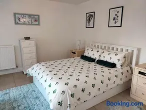 Mountain View Apartment - short drive to beaches - Image 3