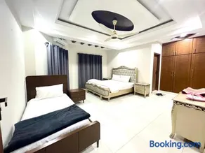 2Bedrooms Halls and Kitchen Entire Flat Main ISB - Image 4