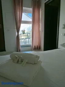 Costa Costa Rooms - Image 4