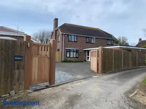 Self contained annex with bedroom bathroom sitting room and kitchenette - Image 2