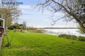 Luxury Lakeside Retreat - Image 4