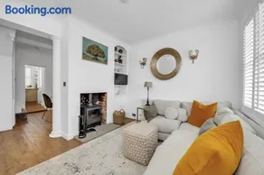 Charming Church Walk, Long Melford - 2 bedroom property with parking - Image 4