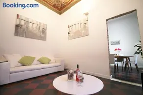 Spanish Steps Art Apartment - Image 5