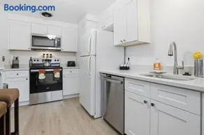 Modern 3BR Townhome in Mt. Lebanon | Garage + Easy City Access - Image 2