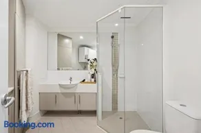 Premium Relaxed Inner City Apartment near RAC - Image 2