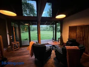 Haybarn, Hot tub and outdoor kitchen, New Forest - Image 1