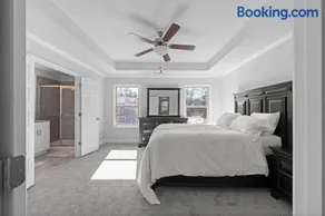 Luxury 2 bedrooms, 2.5 baths - Image 1