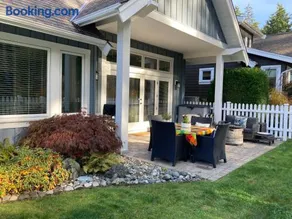 Qualicum Landing Coastal Cottage - Image 3