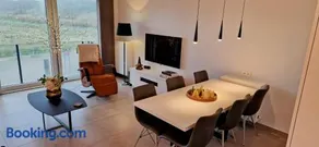 Modern luxury 1-bedroom apartment close to the beach and the sea T21 - Image 2