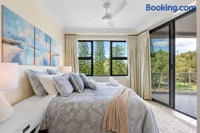 Sea Breeze at Mudjimba Beachside, tennis pool - Image 3