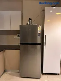 3 BEDROOM Apartment ENTIRE place with balcony - Image 5