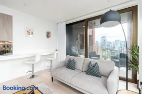 16th Floor Skyline View with Balcony 2BR 2BA 2 min Walk To Old Street Station - Image 4