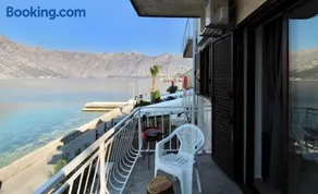 1bd Waterfront Apt w Perast Views - Image 3