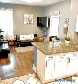 Urban Coach Penthouse - Near Train, Medical District, and Downtown - Image 1