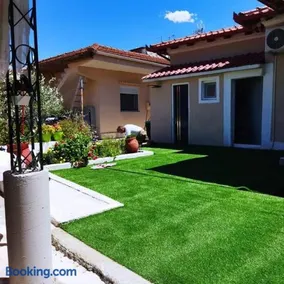 Anastelia Apartments - The Backyard - Image 1