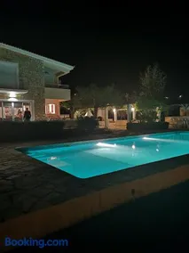 Villa entièrement équipée avec piscine privée, jacuzzi et barbecue | Vue ville | Avec animaux acceptés - Image 3