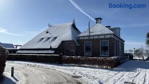 PUUR Eastermar - monumentaal, authentiek en luxe koetshuis aan open vaarwater met jacuzzi en sauna - Image 4