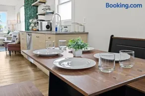 3BR 2BA Derby Home Walk to Churchill Free Parking - Image 3