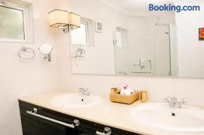 Hibiscus Boutique Hotel - Image 2