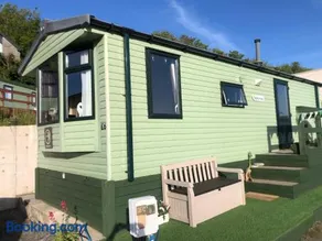 Cosy holiday caravan minutes from the beach - Image 2
