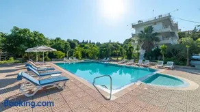 Artemis Studios - Pool and garden - Image 2