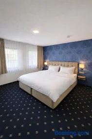 WaldGold Aparthotel - Image 1