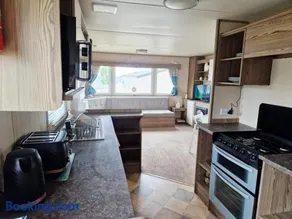 Elms Caravan with sea views at Devon Cliffs - Image 2