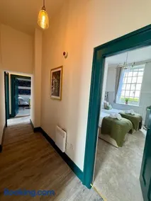Newly refurbished, 2BD, 1Bath, Free Parking, Central - Image 2