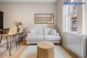 Stylish 1 Bed City Centre Apartment (Sleeps 4) - Image 3