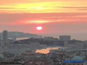 Loft terrasse vue mer au coeur de Marseille - Image 1