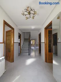 CASA PURI - ACOGEDORA CASA CON PARKING y PATIO INTERIOR - Image 4