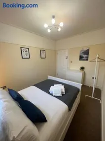 Stunning Wembley Stadium Flat - Image 3