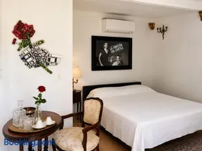 LA FINESTRA SUL CORTILE Suite indipendente con bagno privato - Image 3