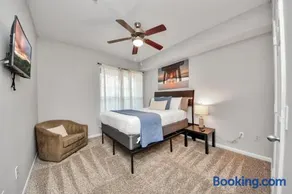 2BR & 3 Beds Sleek Med Center Retreat with Pool, Gym, Free Parking - Image 1