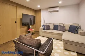 Modern 2 Bedroom Retreat in Downtown Manhattan - Image 1