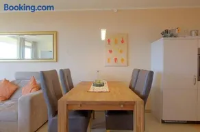 Apartment 422 - Image 3