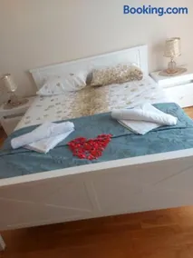 Deluxe Double Room with Garage FiS - Image 5