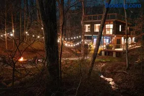 Unique Container Retreat with Creek Villa - Image 1