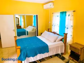 Comfortable 1 bedroom with bath - Image 5