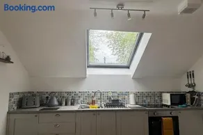 Garden Lodge Flat - Image 4