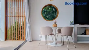 v14 Serenity Bay Panoramic Sea View - Image 2