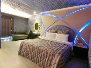 Full Moon Boutique Motel - Image 1