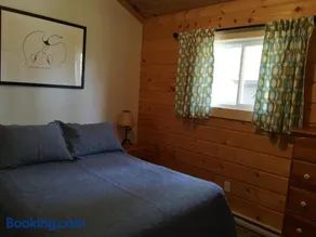 The Pines Cottage Resort - Image 2