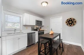Downtown home! Walk to Bulls Stadium, DPAC & food - Image 2