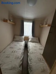 Miranda and Pauls Caravan - Image 2